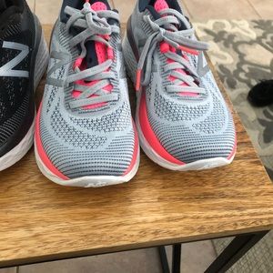 Women’s tennis shoes